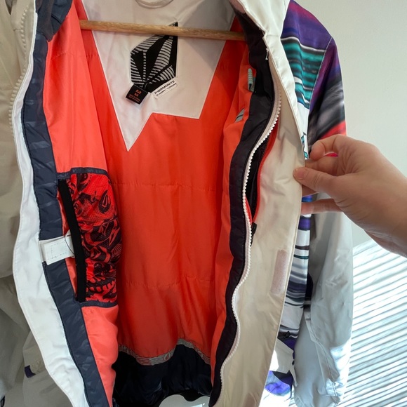 Volcom Women’s Winter Jacket / Ski Coat - Picture 6 of 6